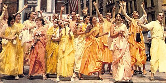हरे कृष्ण हरे राम मंत्र की शक्ति, विवादों से कहां दबती